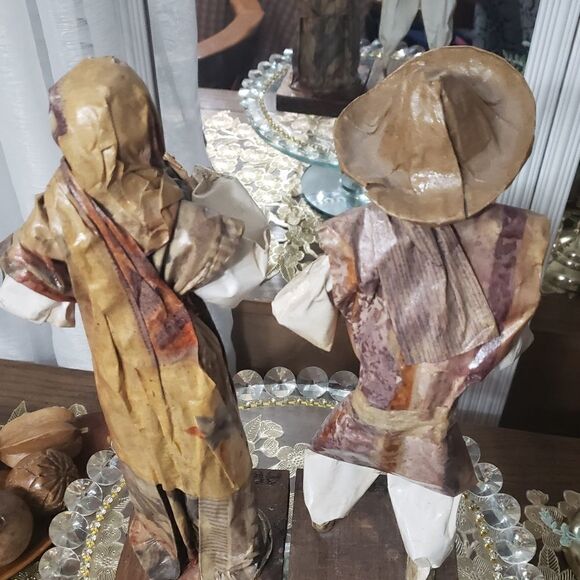 Vintage Paper Mache Couple Figurines from Aruba - Picture 5 of 9